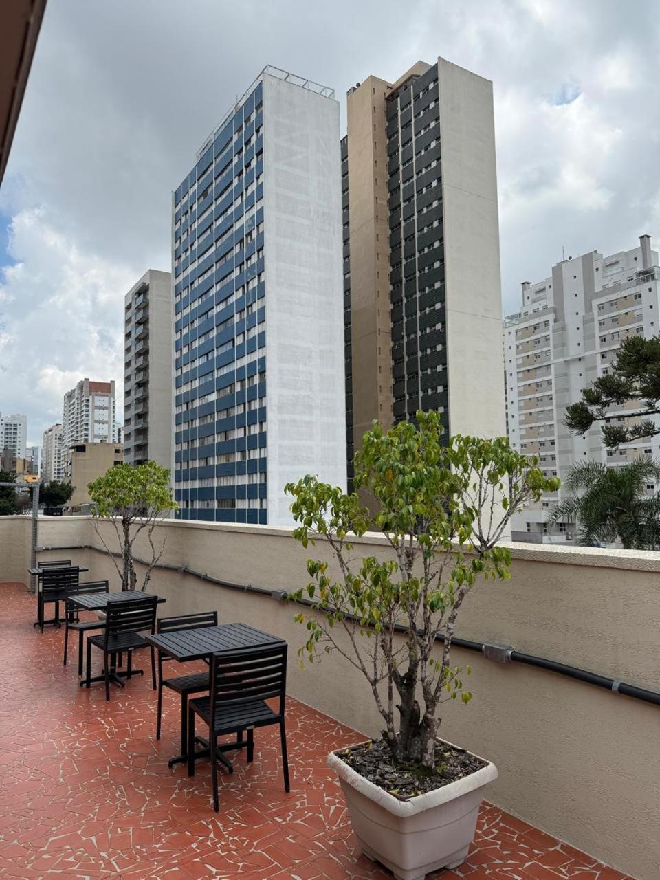 Esquina Batel - Hotel Economico Куритиба Экстерьер фото